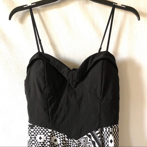 Emerald Sundae B&W Dress With Cut Out Back - Picture 2 of 8